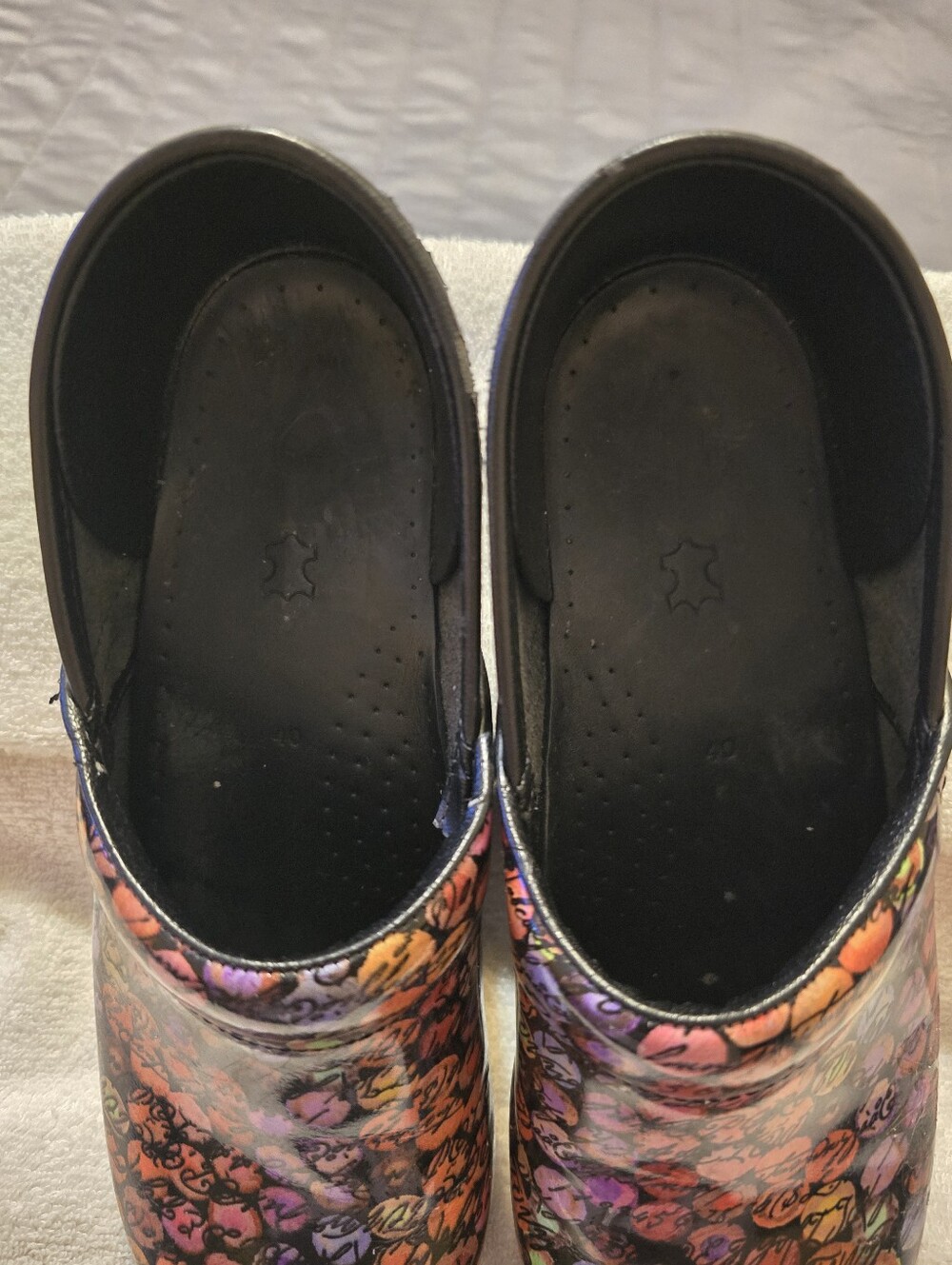 Dansko Professional Viola Dot Cursive Patent Leather Clogs Excellent 9.5-10 - Picture 3 of 7
